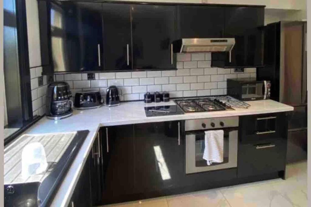 Lovely 2 Bedroom With Private Garden EDI Exterior foto